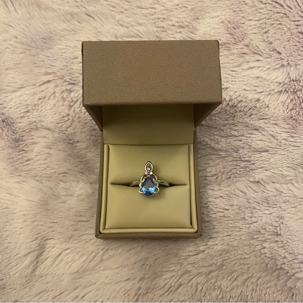 Size 8, blue & purple princess ring